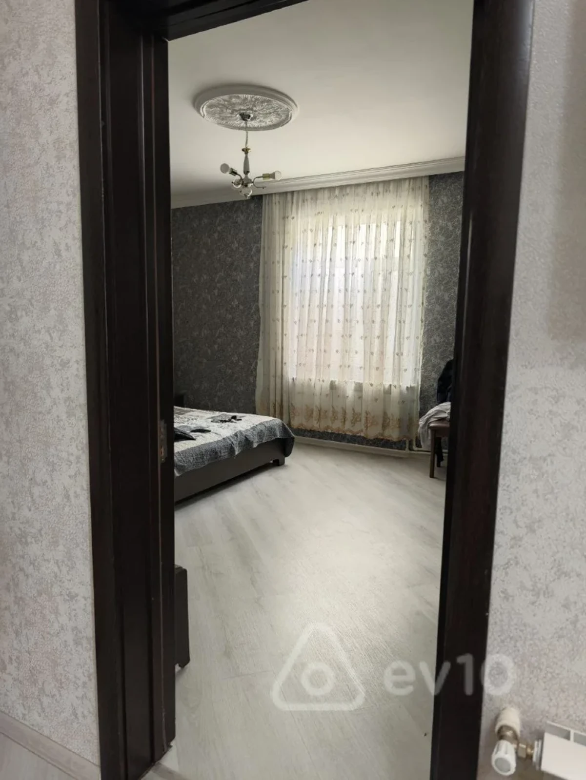 Satılır 5 otaqlı həyət evi 140 m²