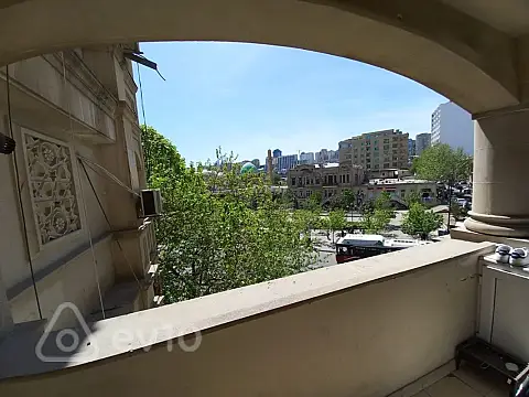 Satılır 2 otaqlı köhnə tikili 67 m² — Bakı, Yasamal 2 otaq 67.00 m²