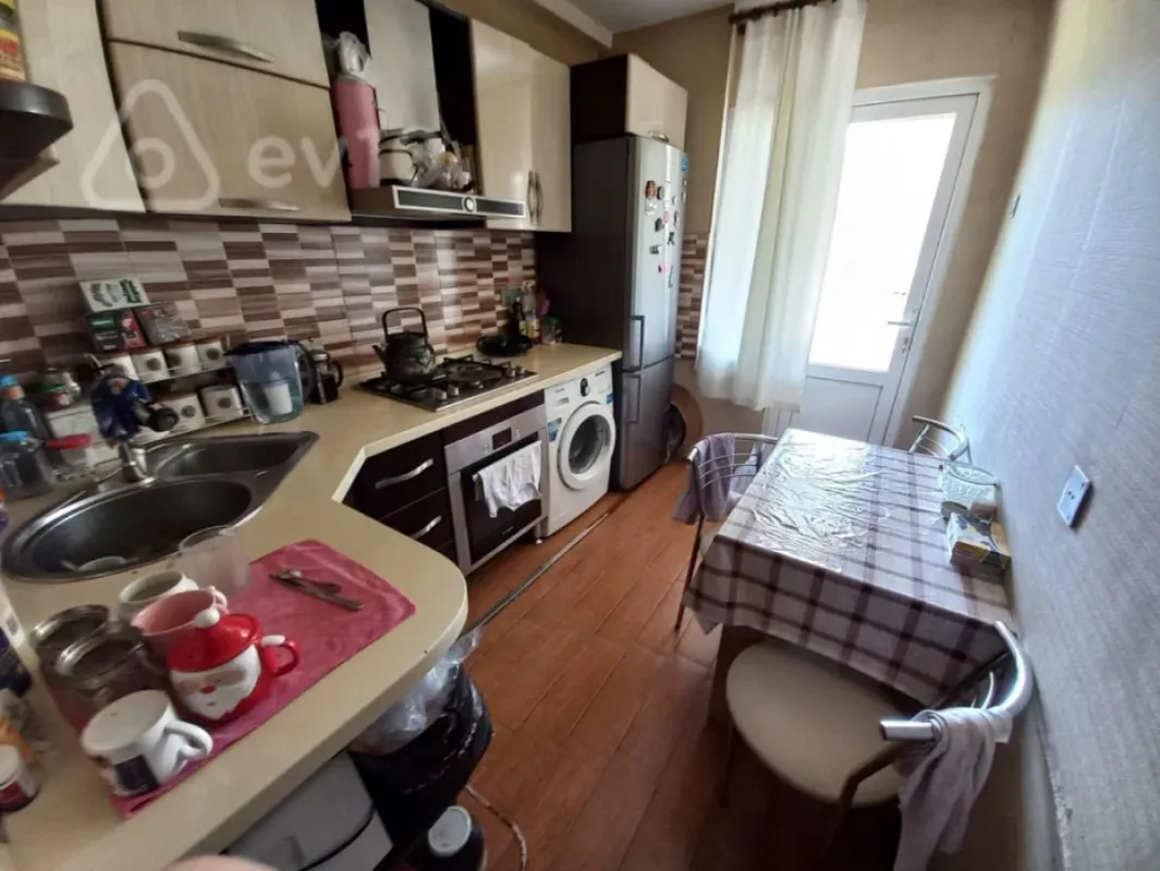 Satılır 2 otaqlı köhnə tikili 67 m²