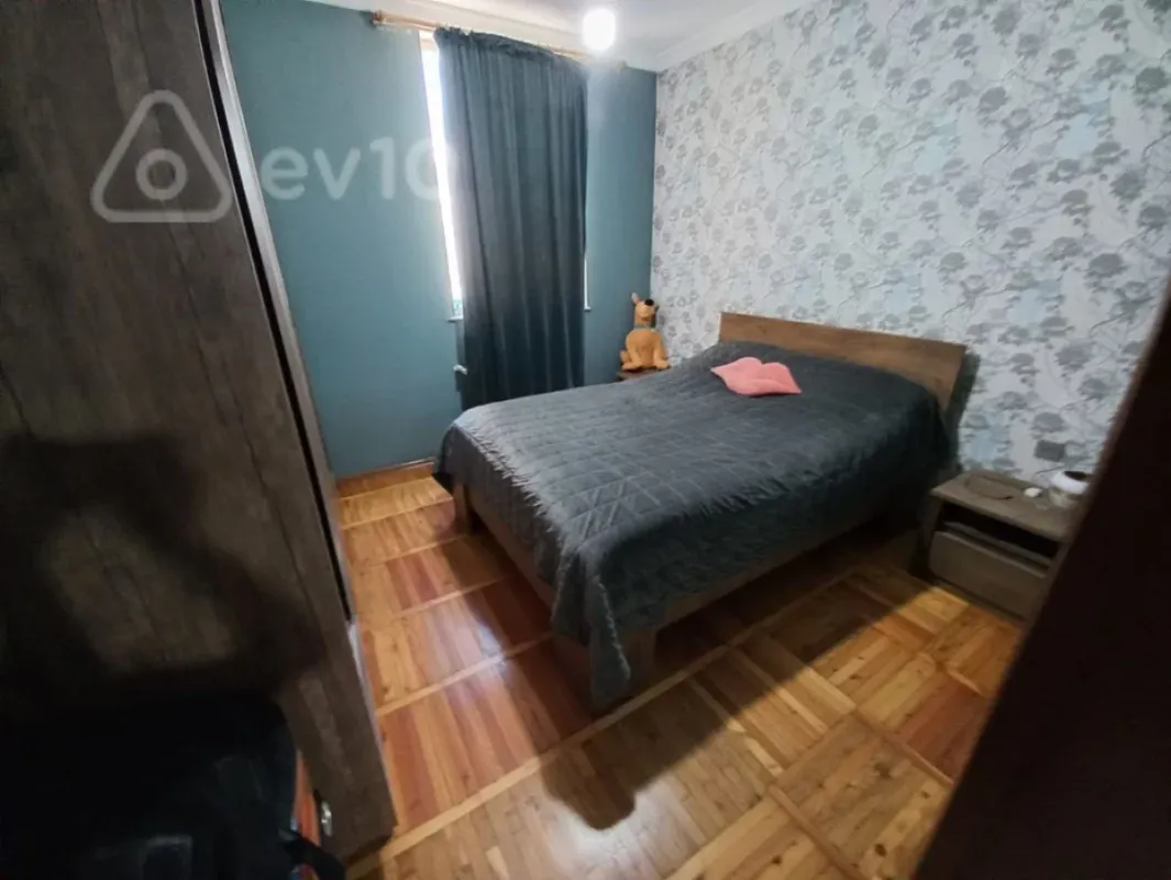 Satılır 2 otaqlı köhnə tikili 67 m²