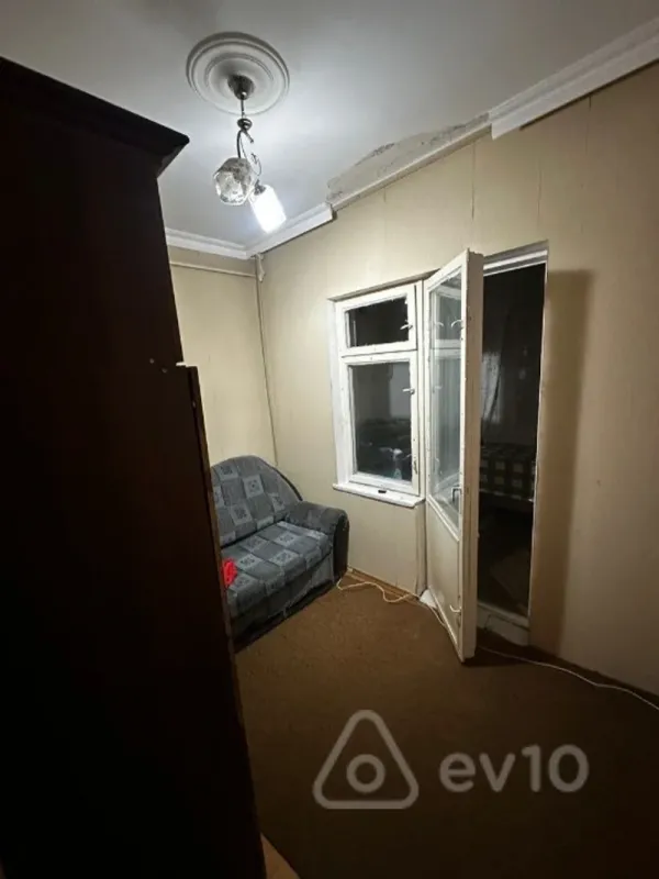 Kirayə verilir 2 otaqlı köhnə tikili 50 m²