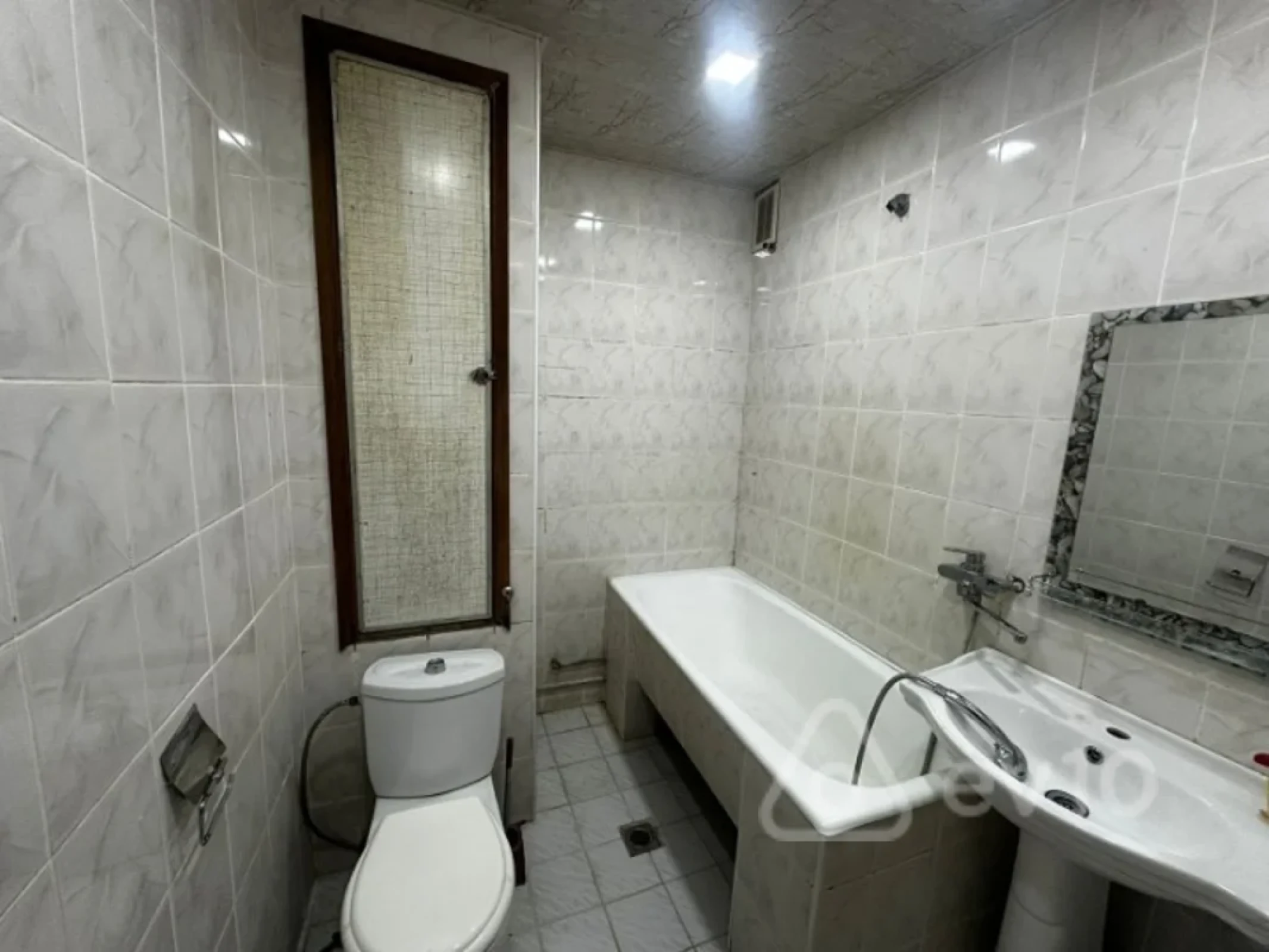 Kirayə verilir 2 otaqlı köhnə tikili 50 m²