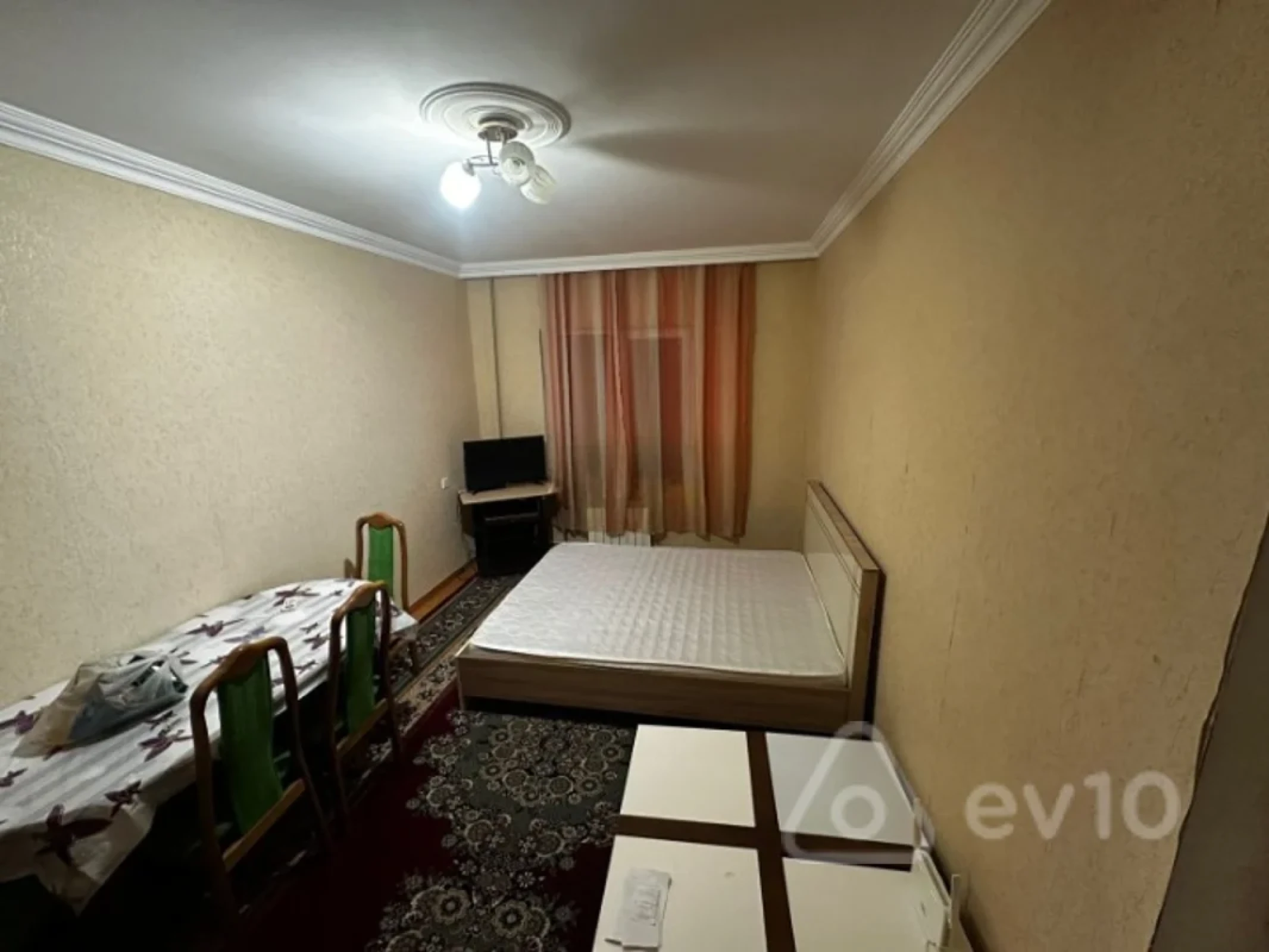 Kirayə verilir 2 otaqlı köhnə tikili 50 m²