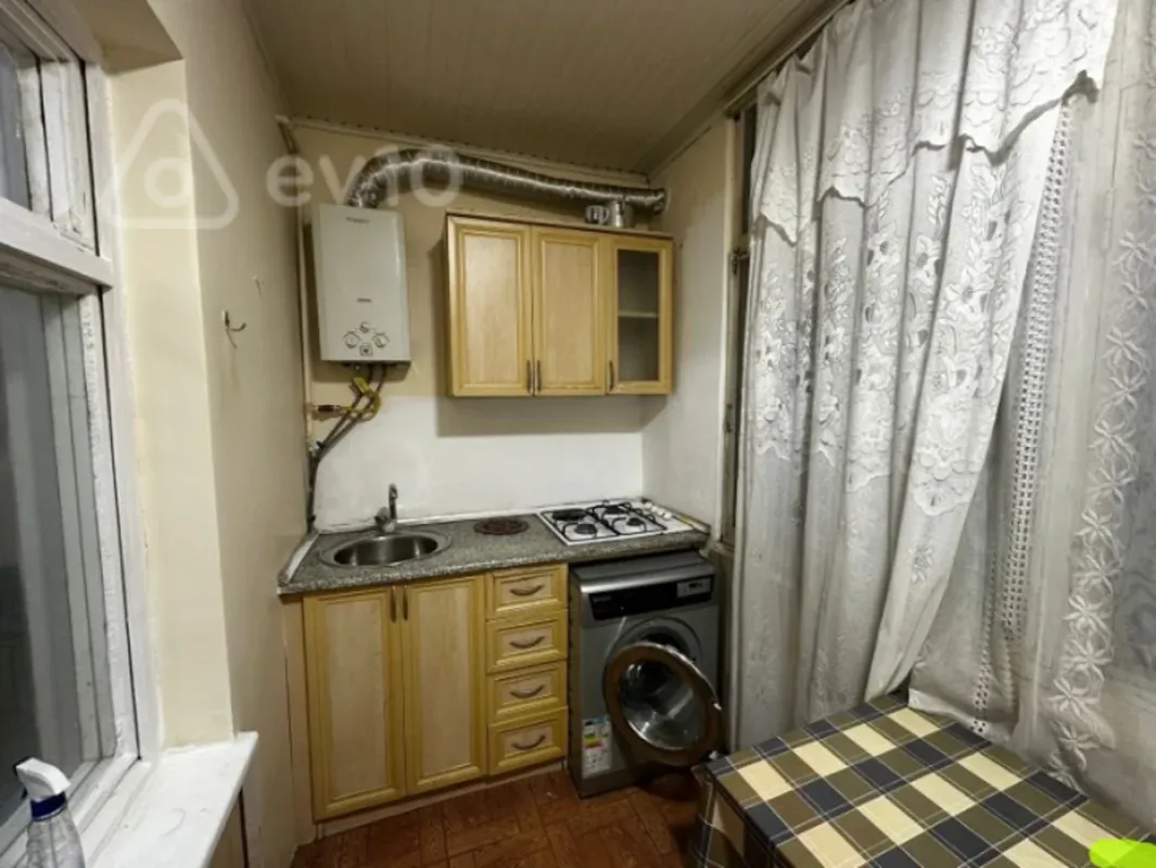 Kirayə verilir 2 otaqlı köhnə tikili 50 m²