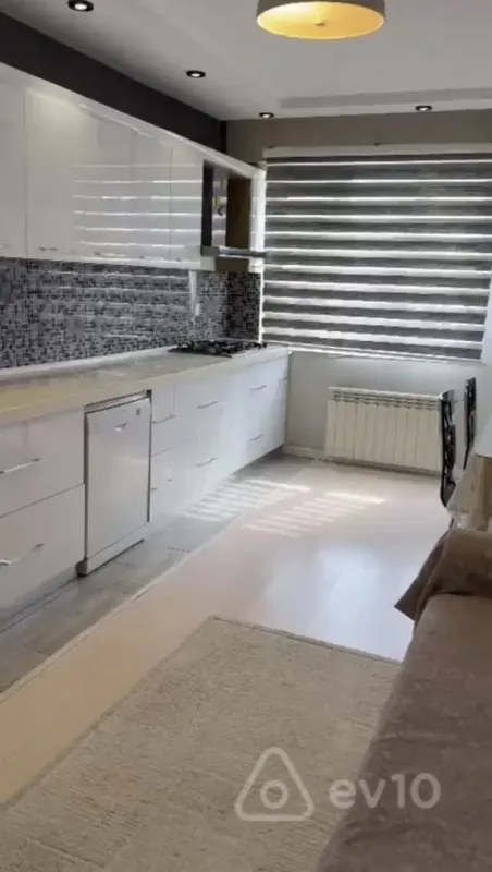 Kirayə verilir 3 otaqlı yeni tikili 1000 m²