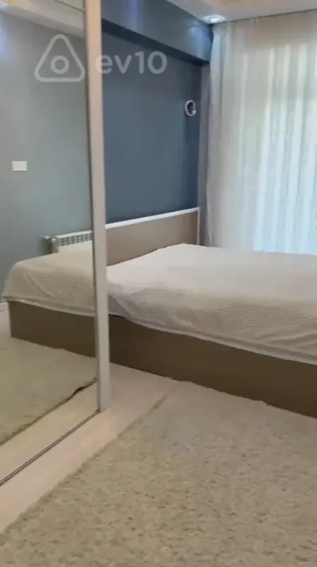 Kirayə verilir 3 otaqlı yeni tikili 1000 m²