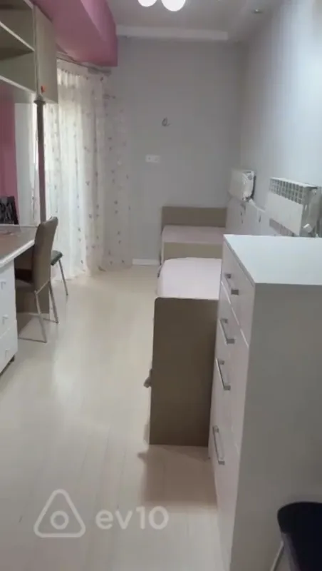 Kirayə verilir 3 otaqlı yeni tikili 1000 m²