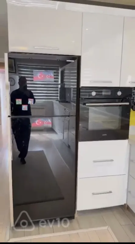 Kirayə verilir 3 otaqlı yeni tikili 1000 m²