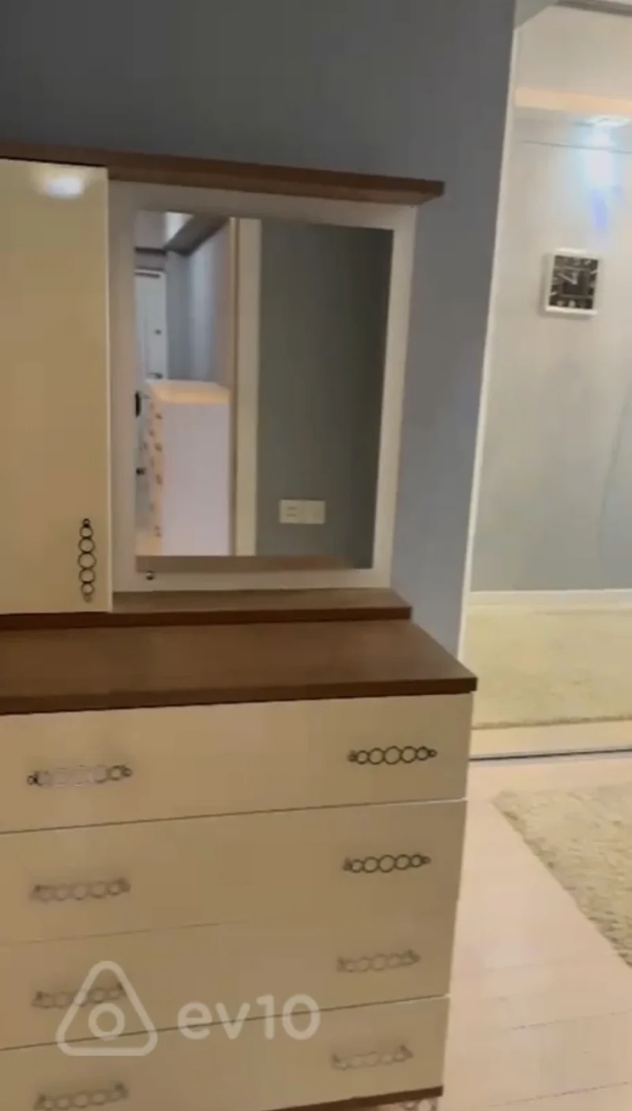 Kirayə verilir 3 otaqlı yeni tikili 1000 m²