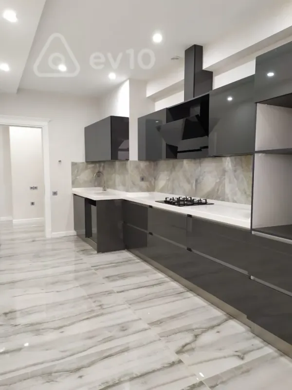 Kirayə verilir 4 otaqlı yeni tikili 186 m²