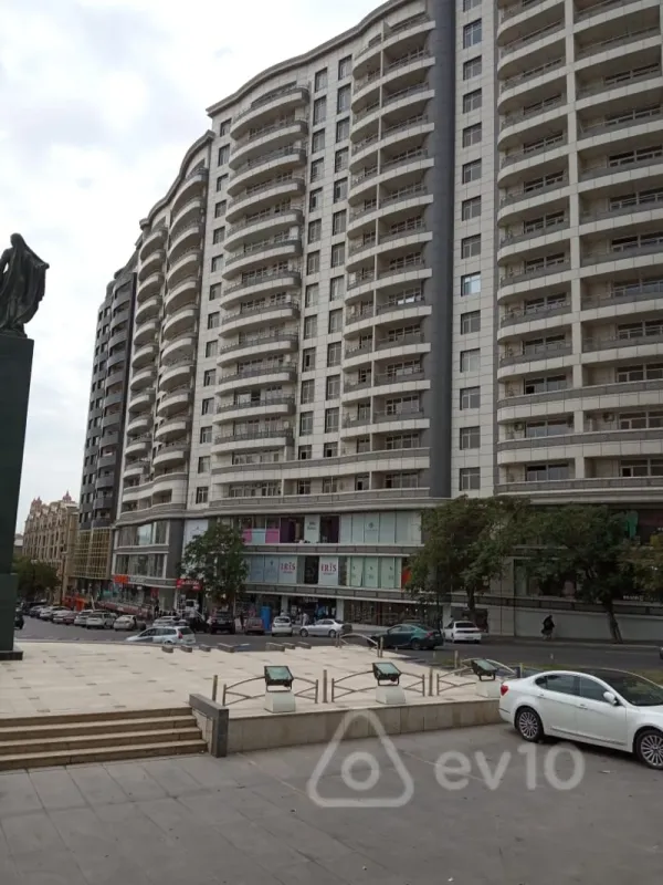 Kirayə verilir 4 otaqlı yeni tikili 186 m²