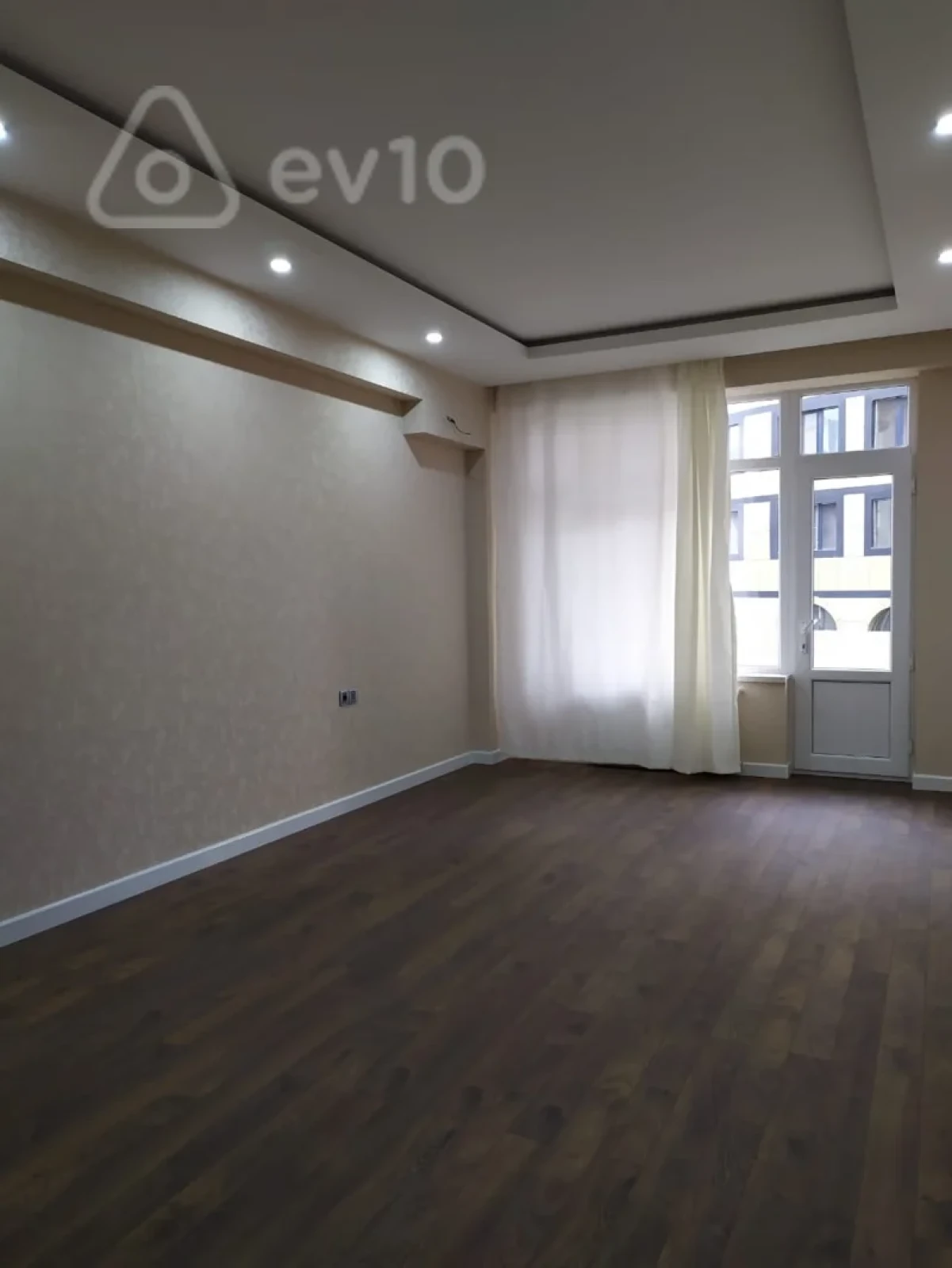 Kirayə verilir 4 otaqlı yeni tikili 186 m²