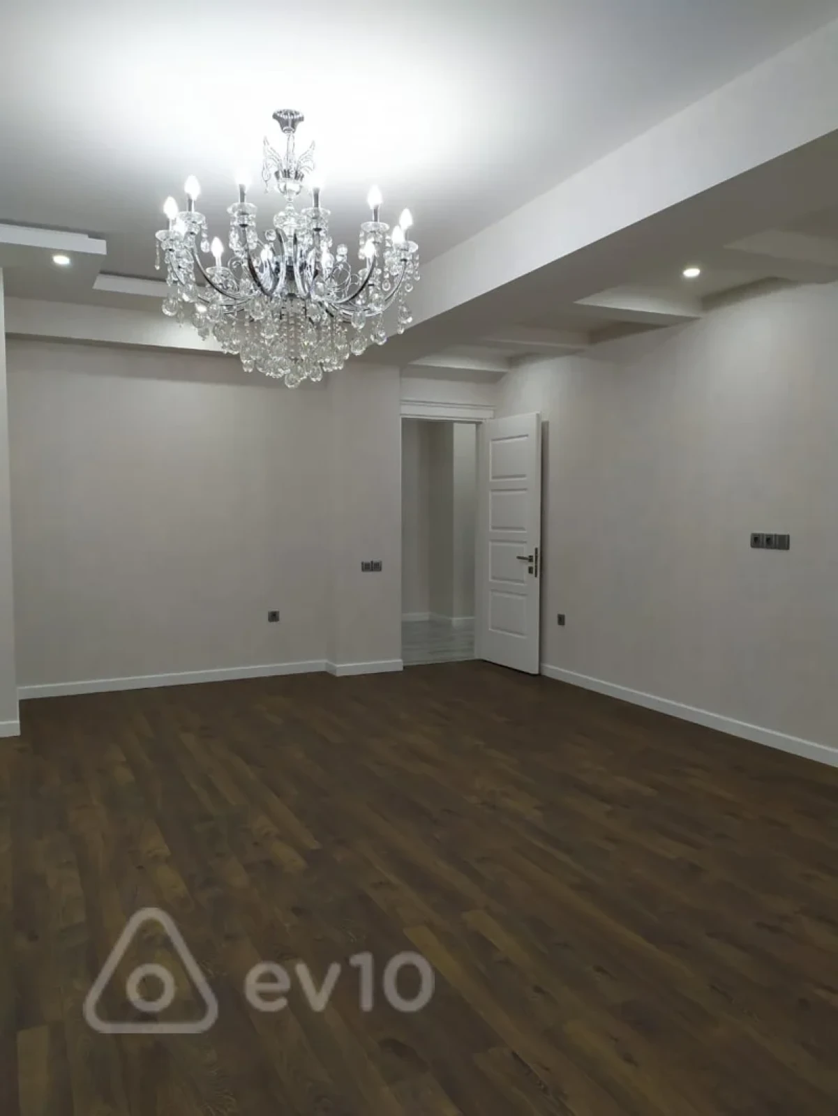 Kirayə verilir 4 otaqlı yeni tikili 186 m²