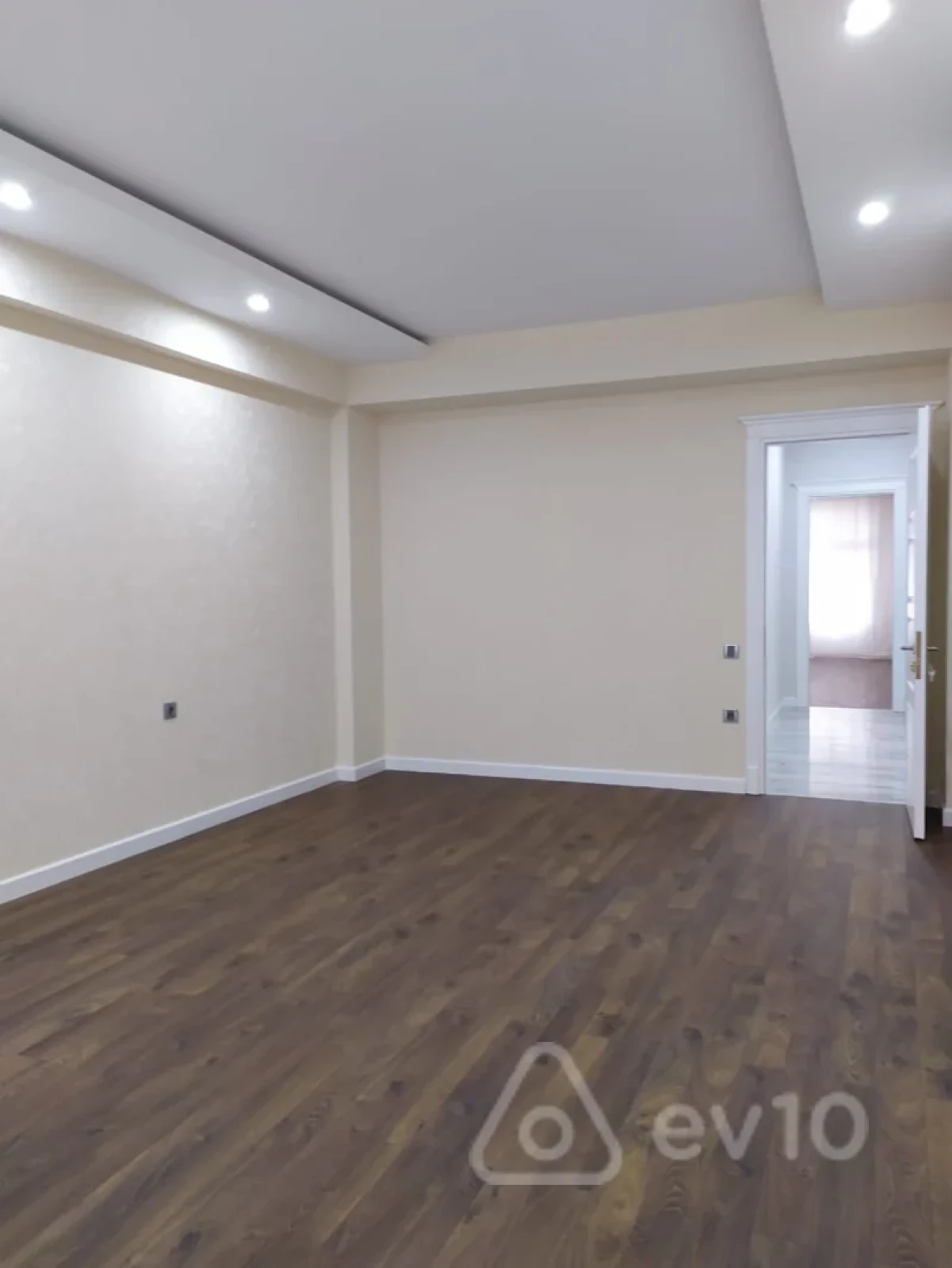 Kirayə verilir 4 otaqlı yeni tikili 186 m²