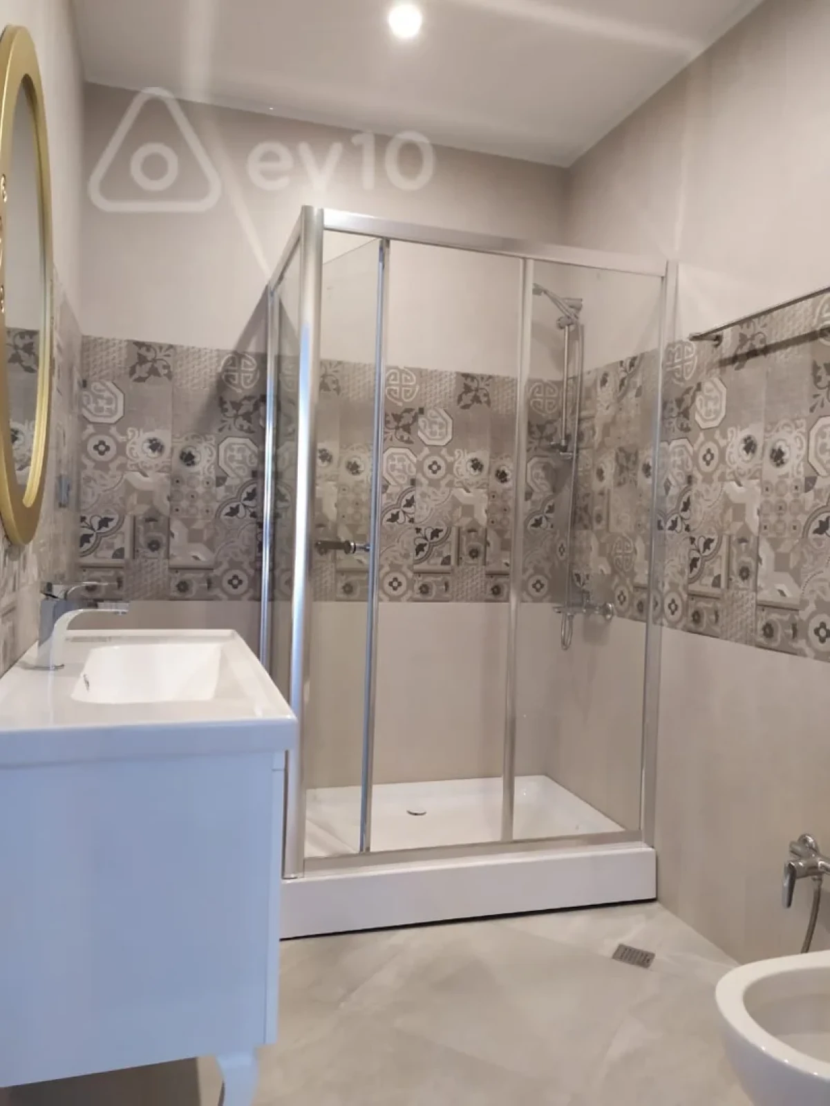 Kirayə verilir 4 otaqlı yeni tikili 186 m²