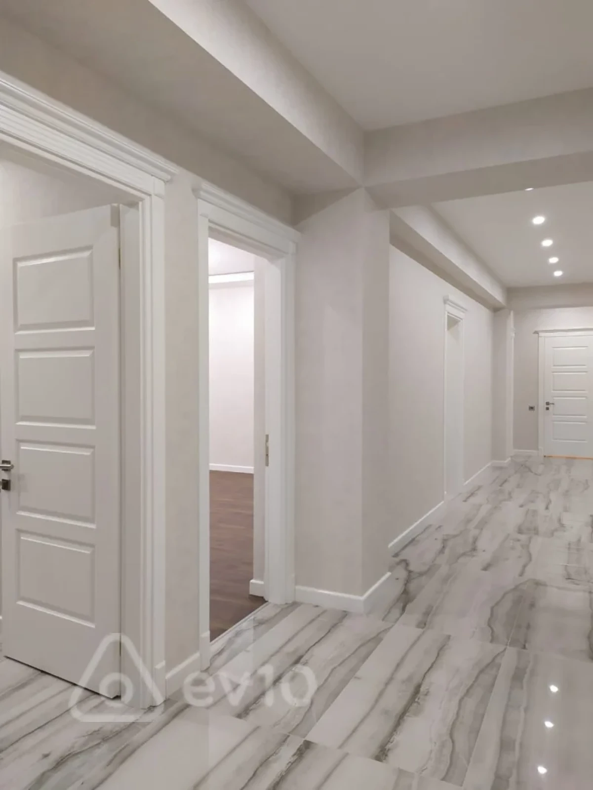 Kirayə verilir 4 otaqlı yeni tikili 186 m²