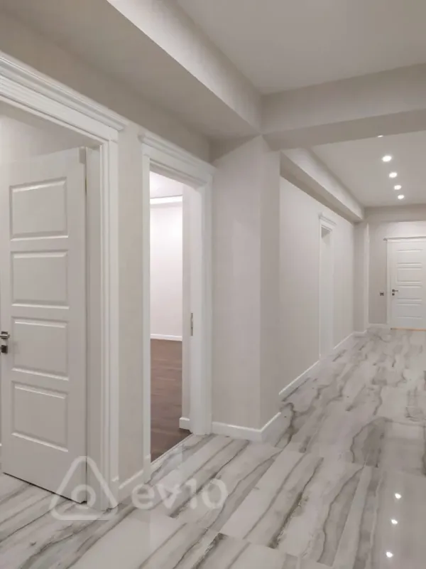 Kirayə verilir 4 otaqlı yeni tikili 186 m²