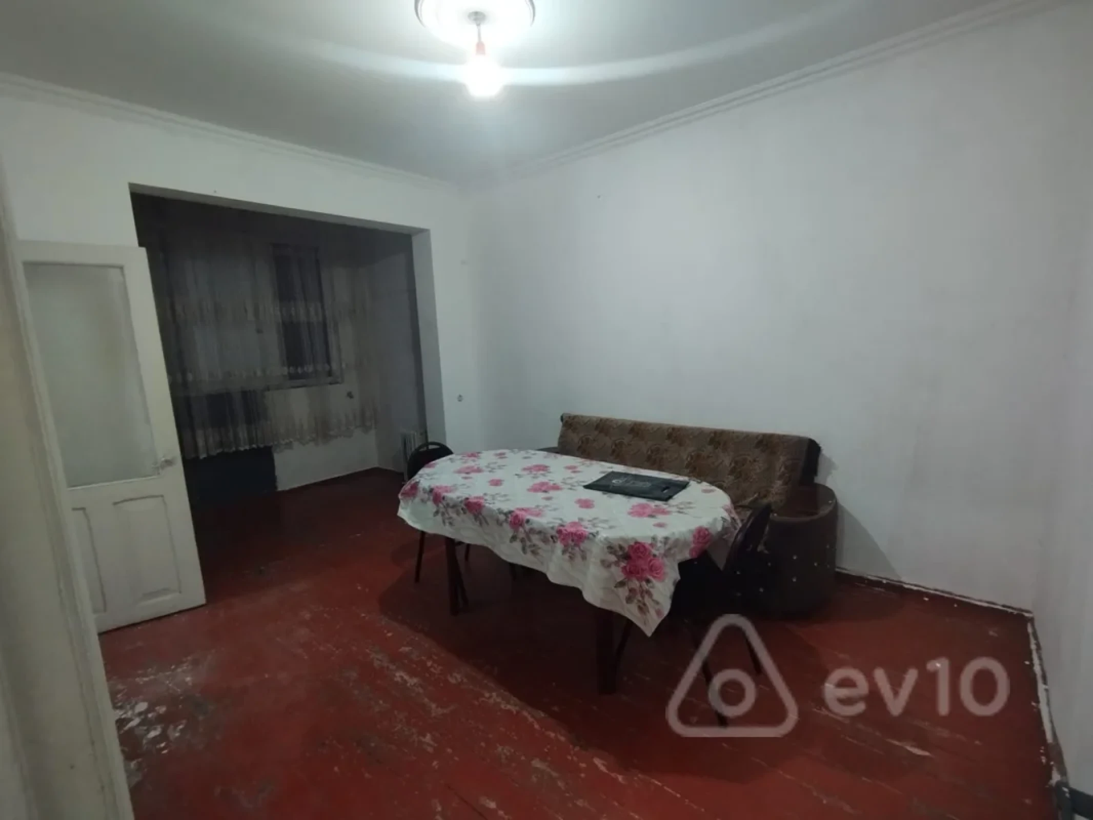 Kirayə verilir 2 otaqlı köhnə tikili 47 m²