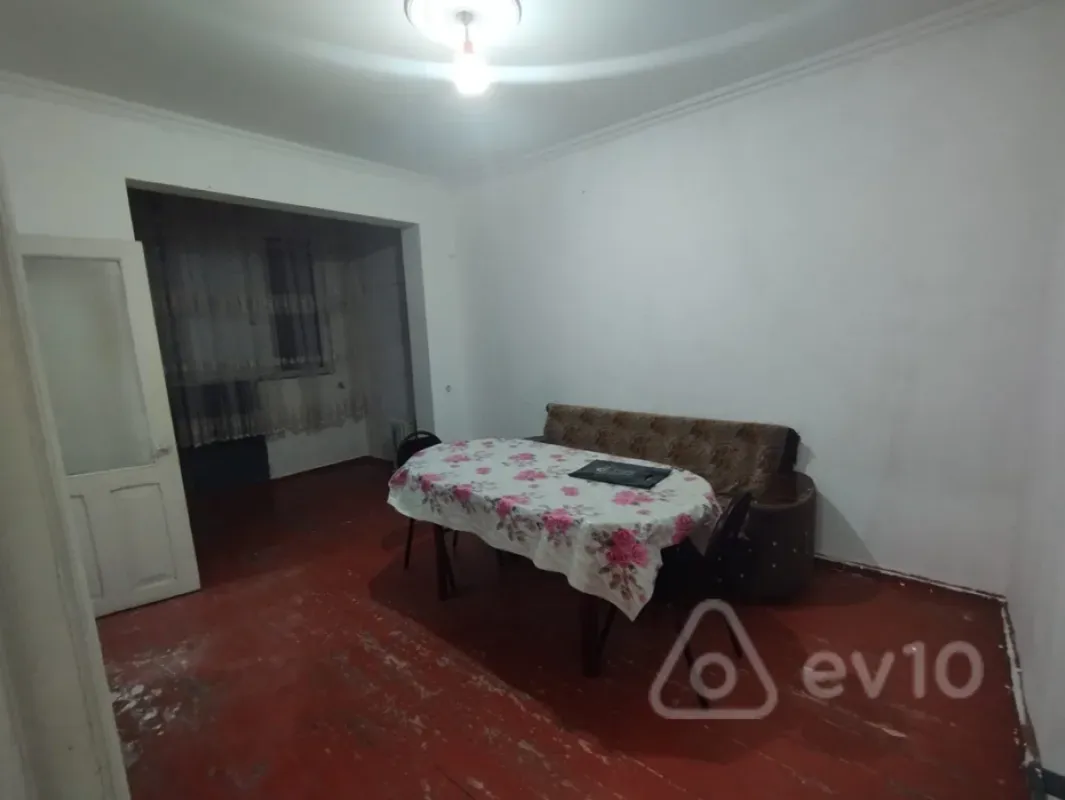 Kirayə verilir 2 otaqlı köhnə tikili 47 m²