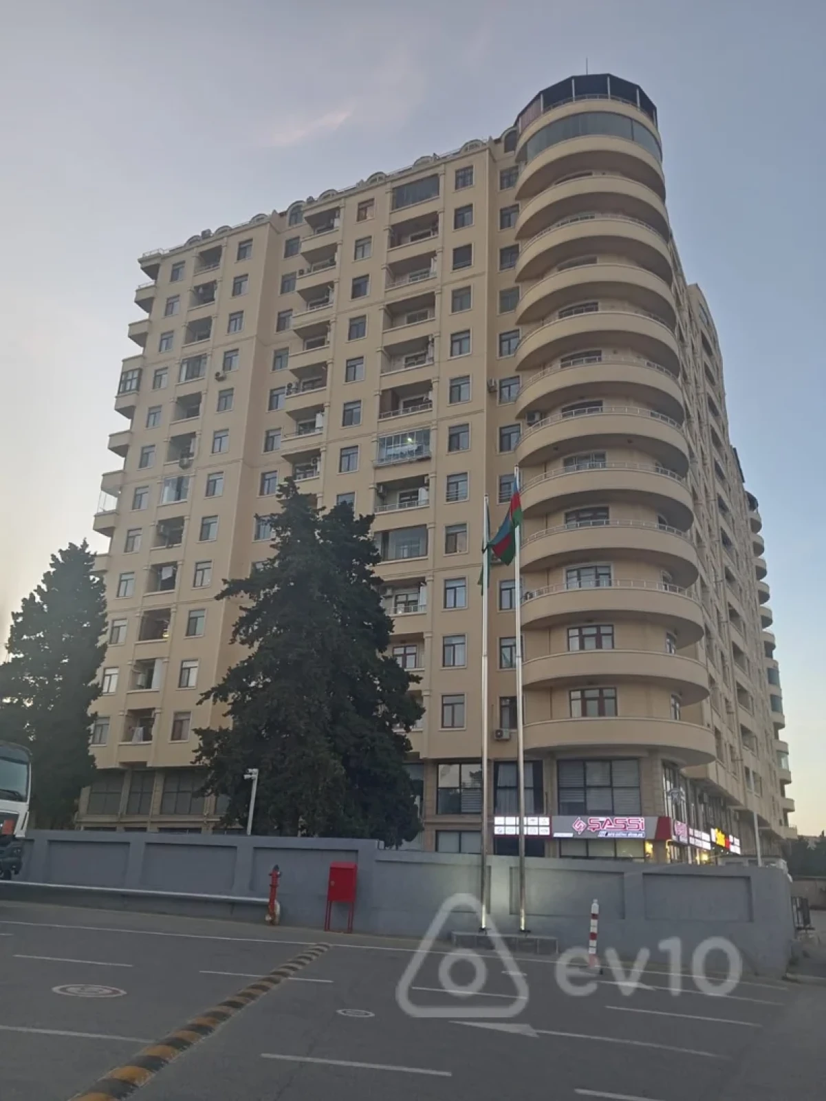 Satılır 3 otaqlı yeni tikili 145 m²