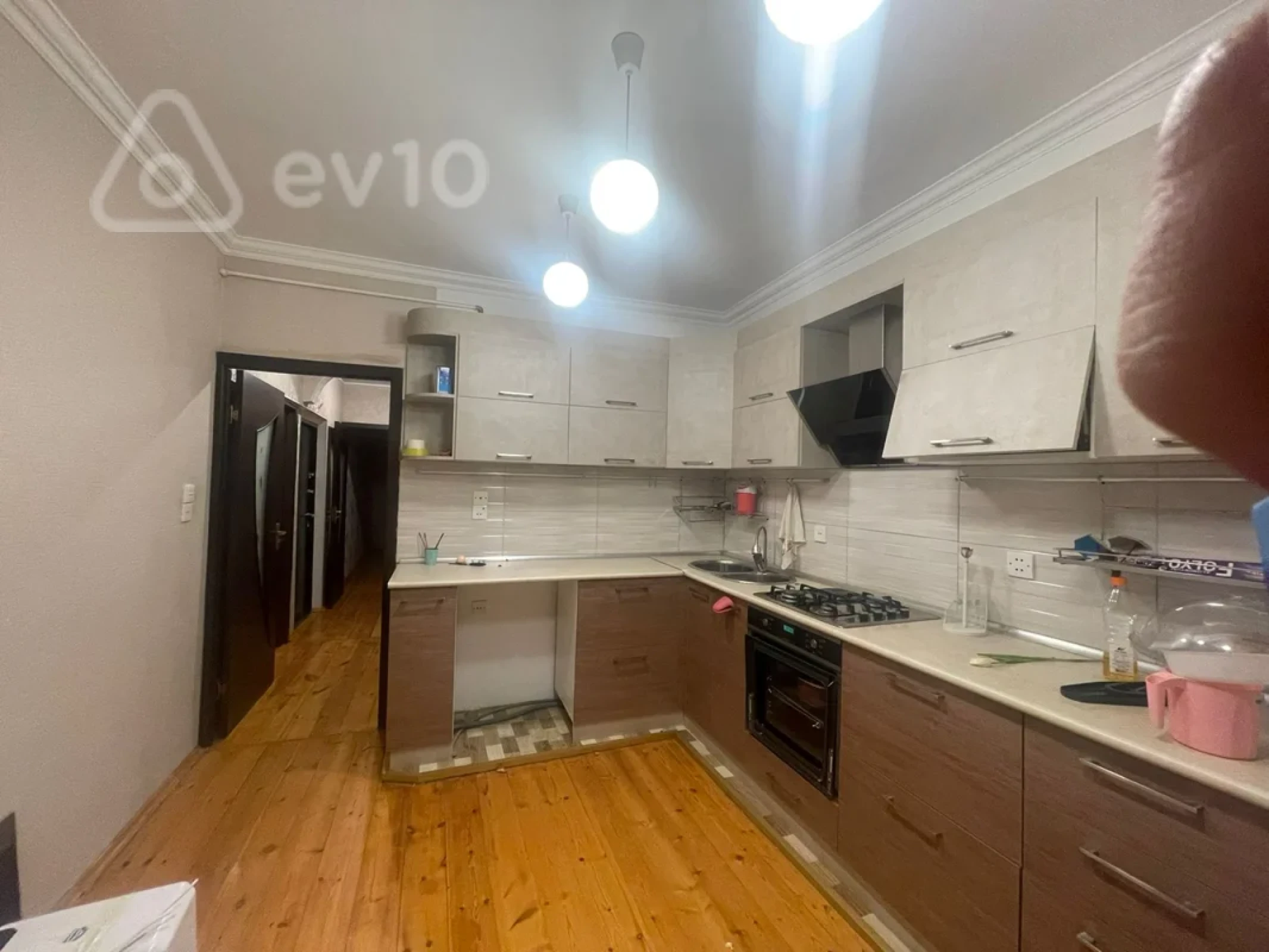 Kirayə verilir 2 otaqlı köhnə tikili 50 m²