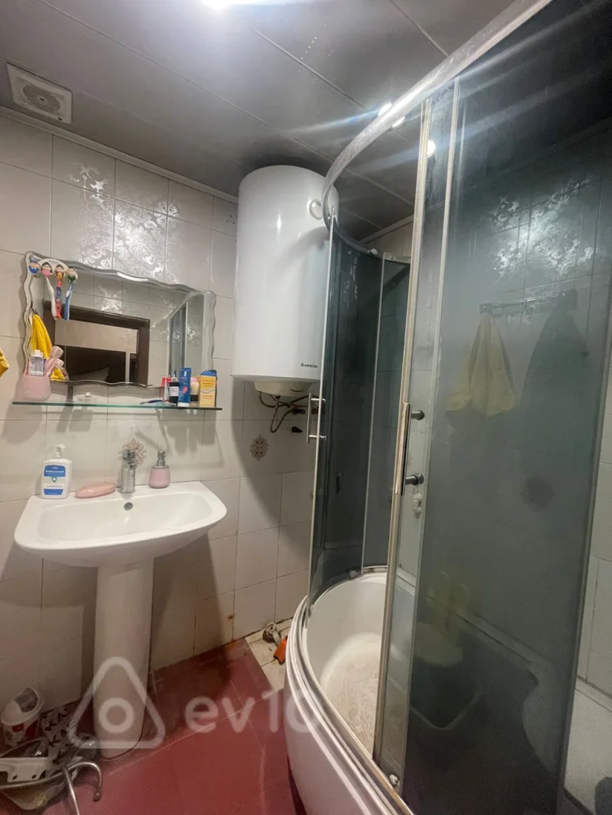 Kirayə verilir 2 otaqlı köhnə tikili 50 m²