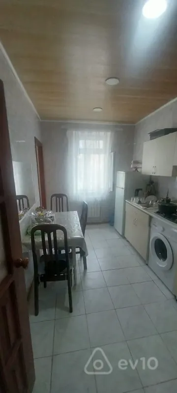 Kirayə verilir 3 otaqlı köhnə tikili 60 m²