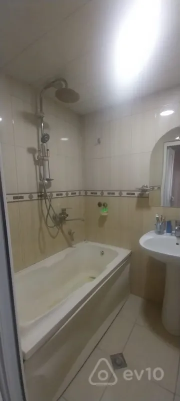 Kirayə verilir 3 otaqlı köhnə tikili 60 m²