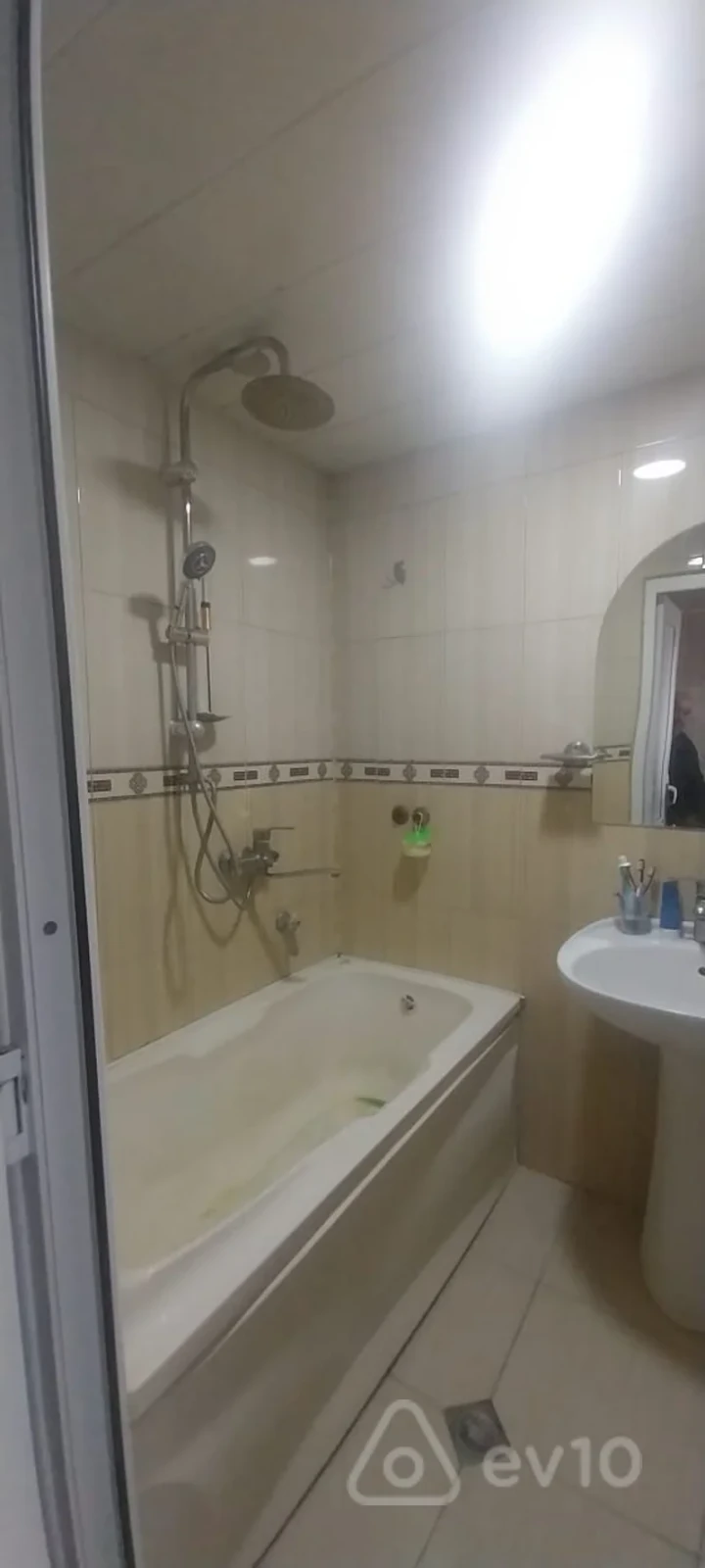 Kirayə verilir 3 otaqlı köhnə tikili 60 m²