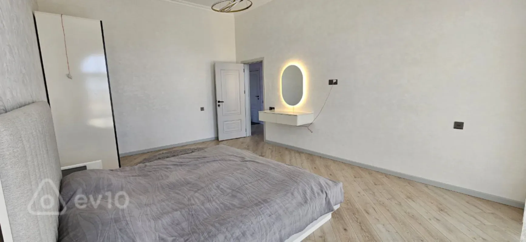 Satılır 4 otaqlı həyət evi 240 m²