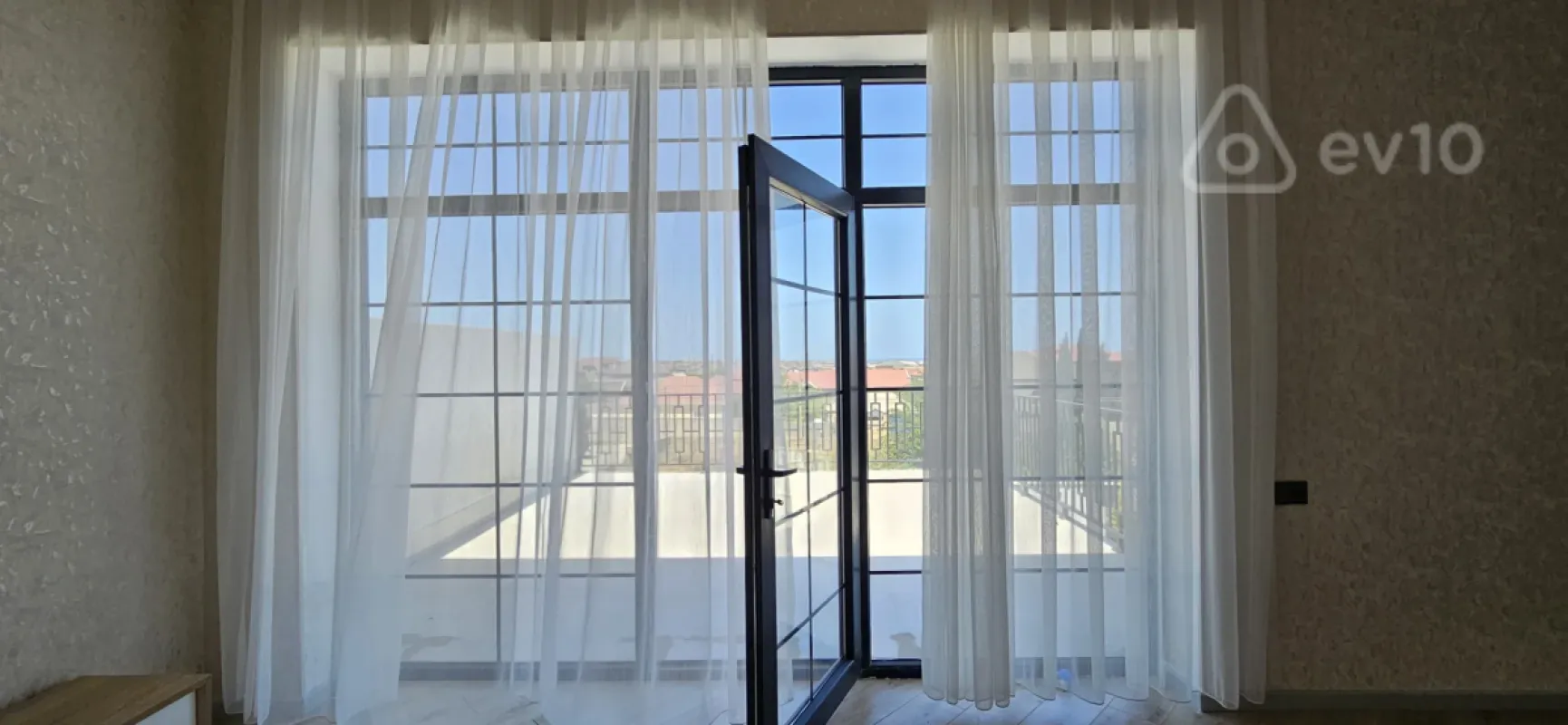 Satılır 4 otaqlı həyət evi 240 m²