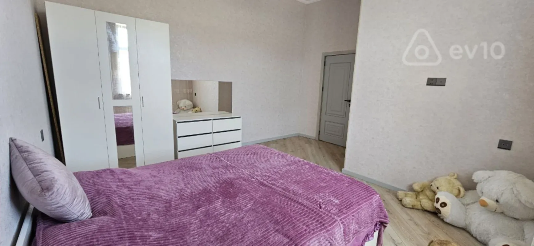 Satılır 4 otaqlı həyət evi 240 m²