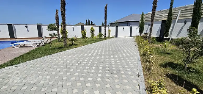 Satılır 4 otaqlı həyət evi 240 m²