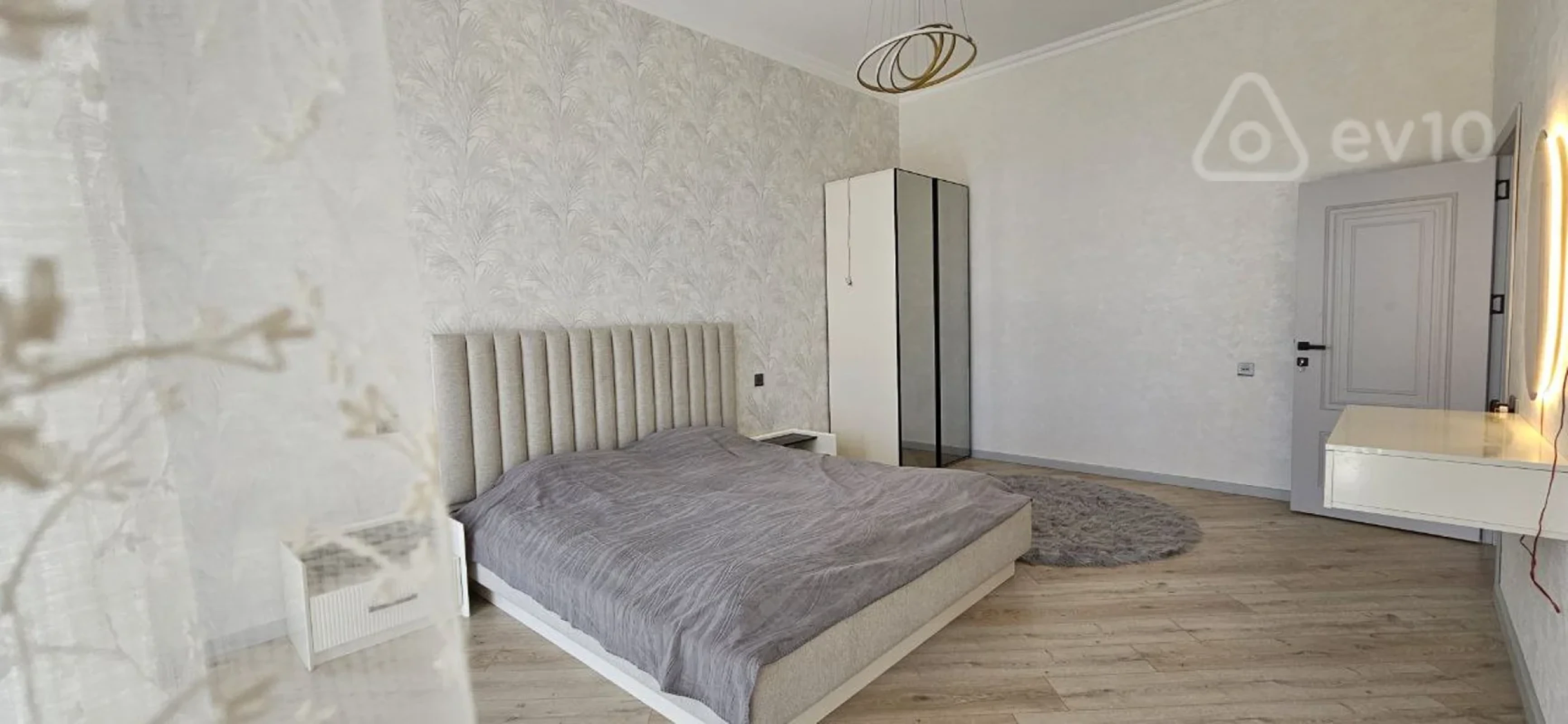 Satılır 4 otaqlı həyət evi 240 m²