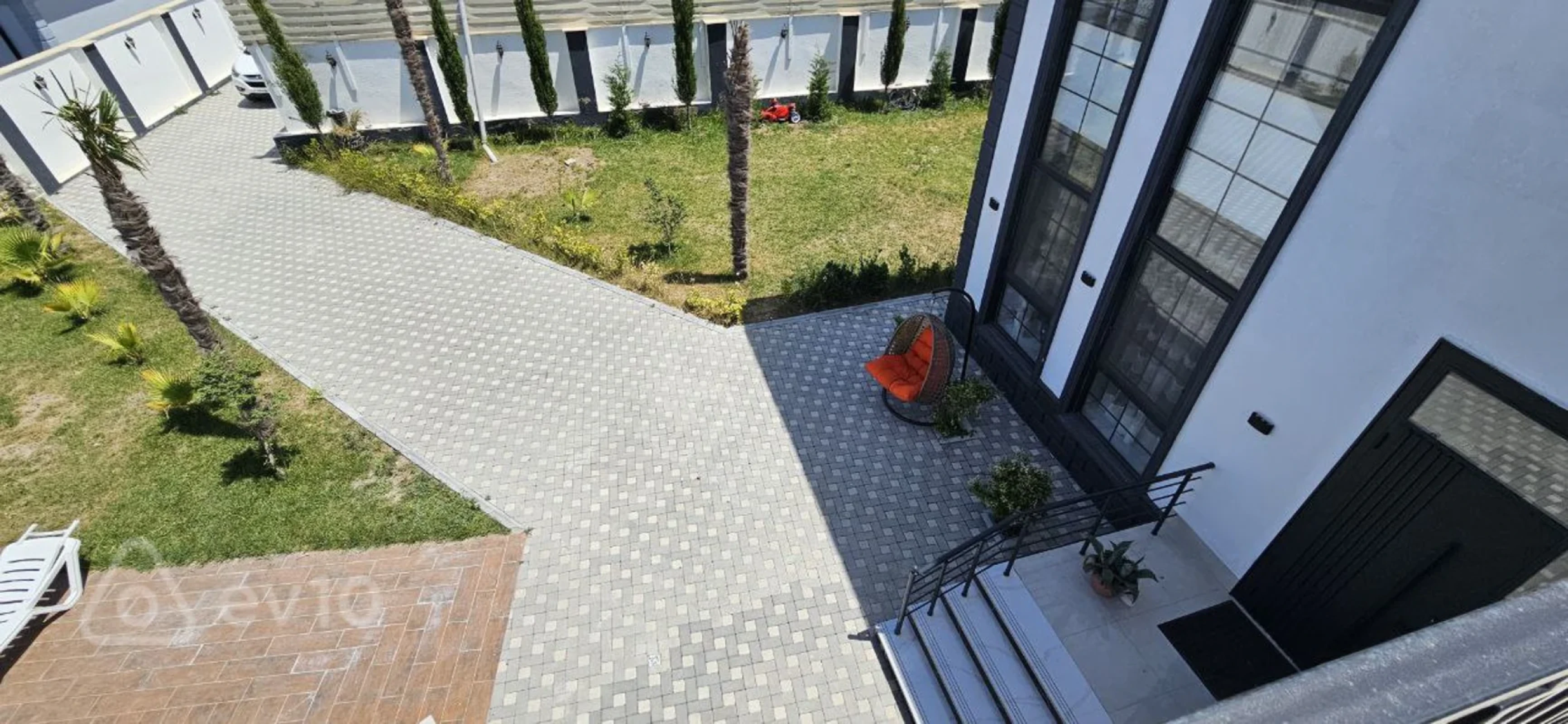 Satılır 4 otaqlı həyət evi 240 m²