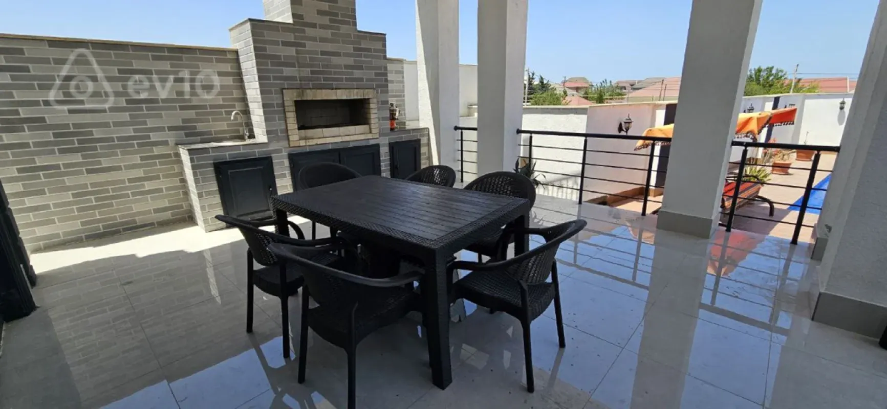 Satılır 4 otaqlı həyət evi 240 m²