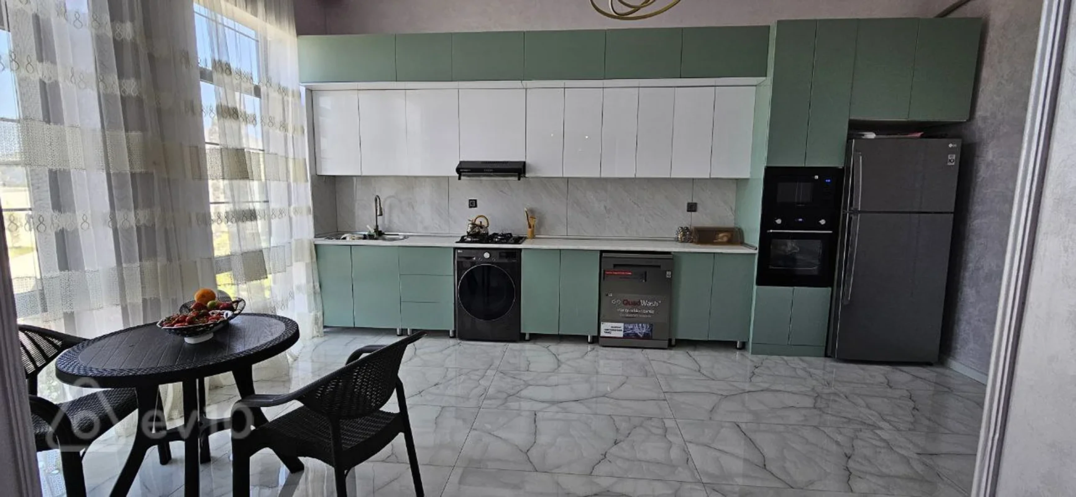 Satılır 4 otaqlı həyət evi 240 m²