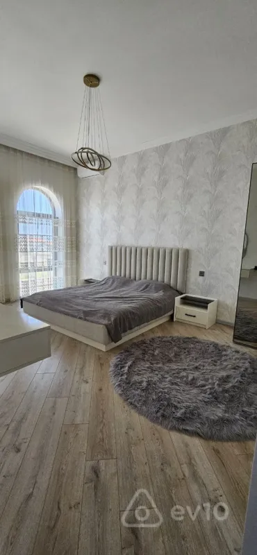 Satılır 4 otaqlı həyət evi 240 m²