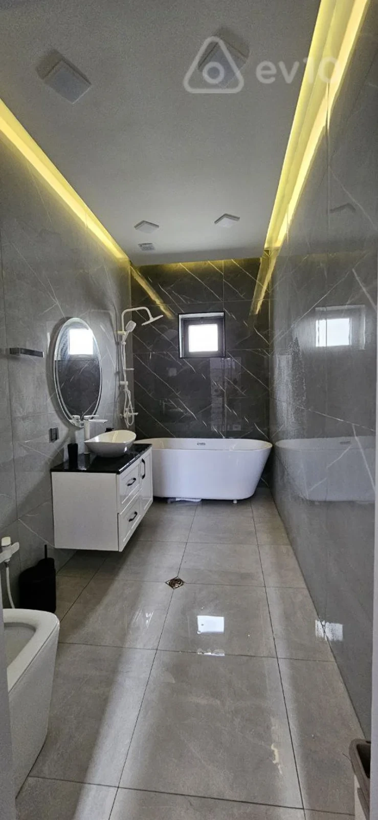 Satılır 4 otaqlı həyət evi 240 m²