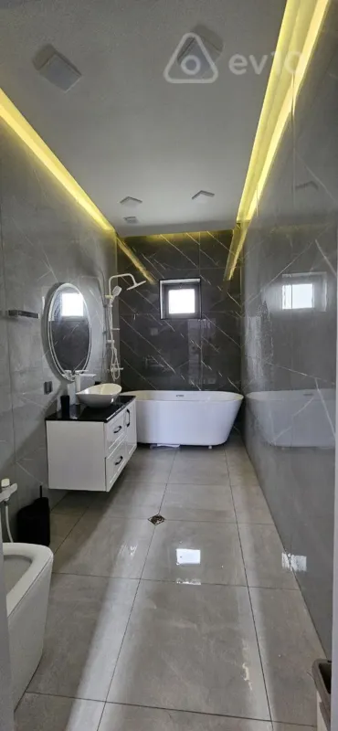 Satılır 4 otaqlı həyət evi 240 m²