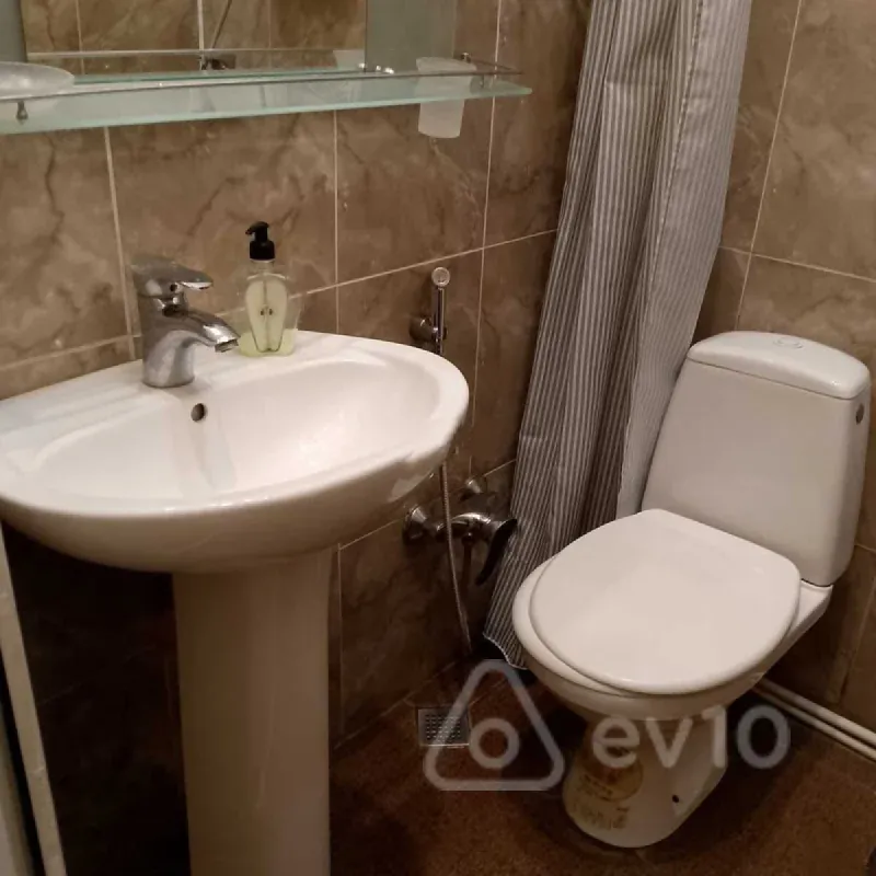 Kirayə verilir 1 otaqlı köhnə tikili 35 m²