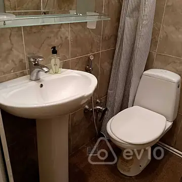 Kirayə verilir 1 otaqlı köhnə tikili 35 m²