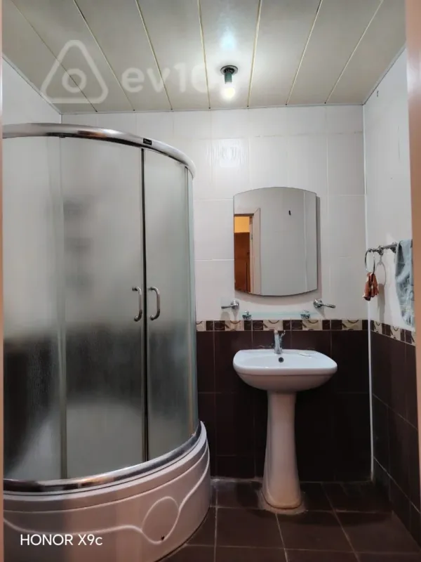 Kirayə verilir 2 otaqlı yeni tikili 89 m²