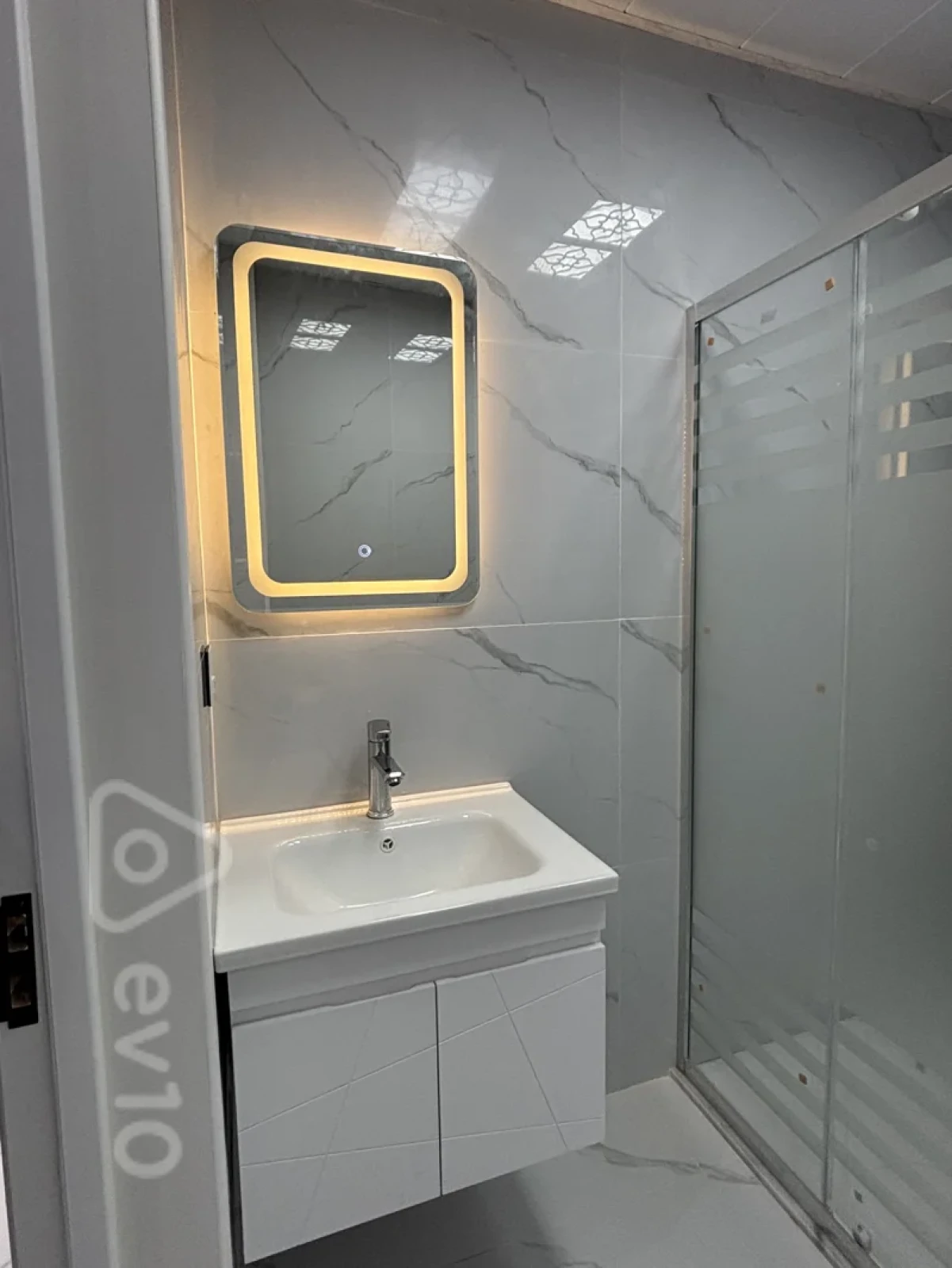 Satılır 3 otaqlı yeni tikili 80 m²