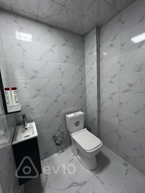 Kirayə verilir 2 otaqlı köhnə tikili 54 m²