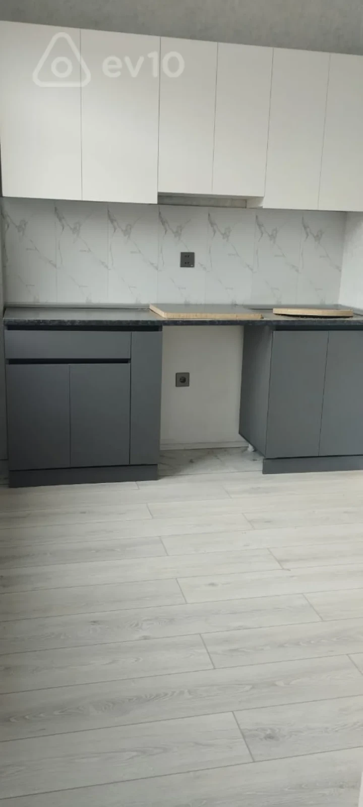 Kirayə verilir 2 otaqlı köhnə tikili 54 m²
