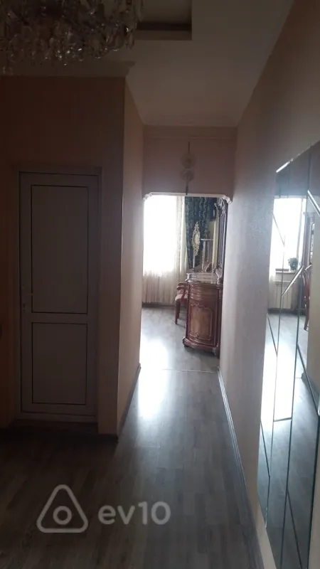 Kirayə verilir 3 otaqlı yeni tikili 80 m²