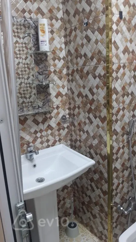 Kirayə verilir 3 otaqlı yeni tikili 80 m²