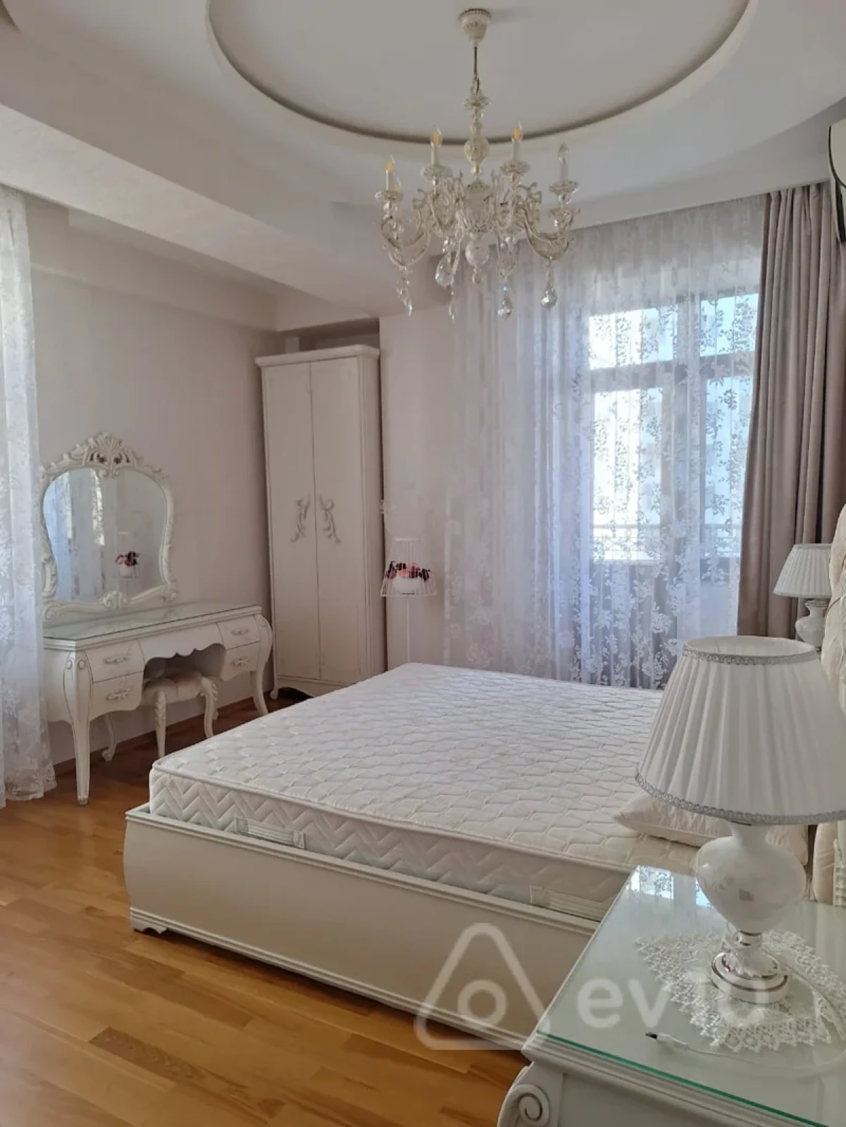 Kirayə verilir 3 otaqlı yeni tikili 120 m²