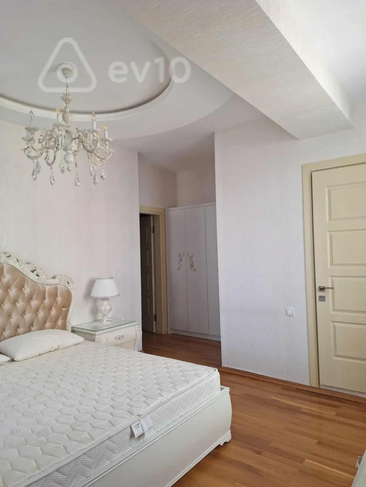 Kirayə verilir 3 otaqlı yeni tikili 120 m²